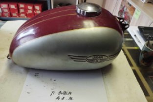 Čištení vnitřku vyrezlých nádrží a vylití barvou